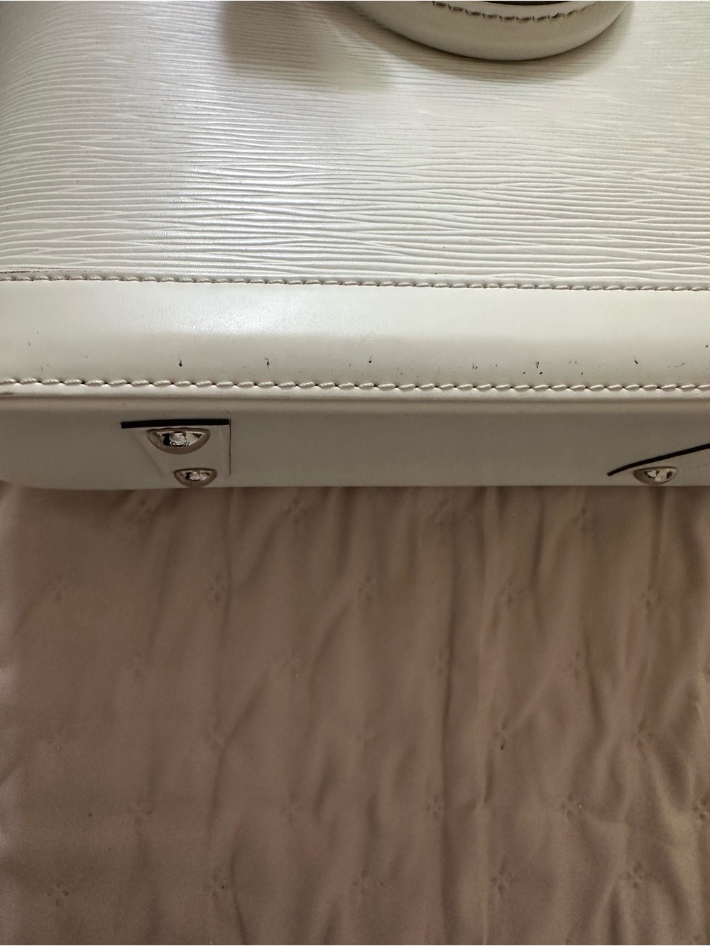 Louis Vuitton White Alma MM Top-Handle Bag with Silver Hardware - Picture 10 of 11